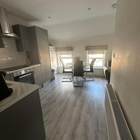 Westland Suites - Stylish, Modern, Elegant, Central Apartments A Londonderry Bagian luar foto
