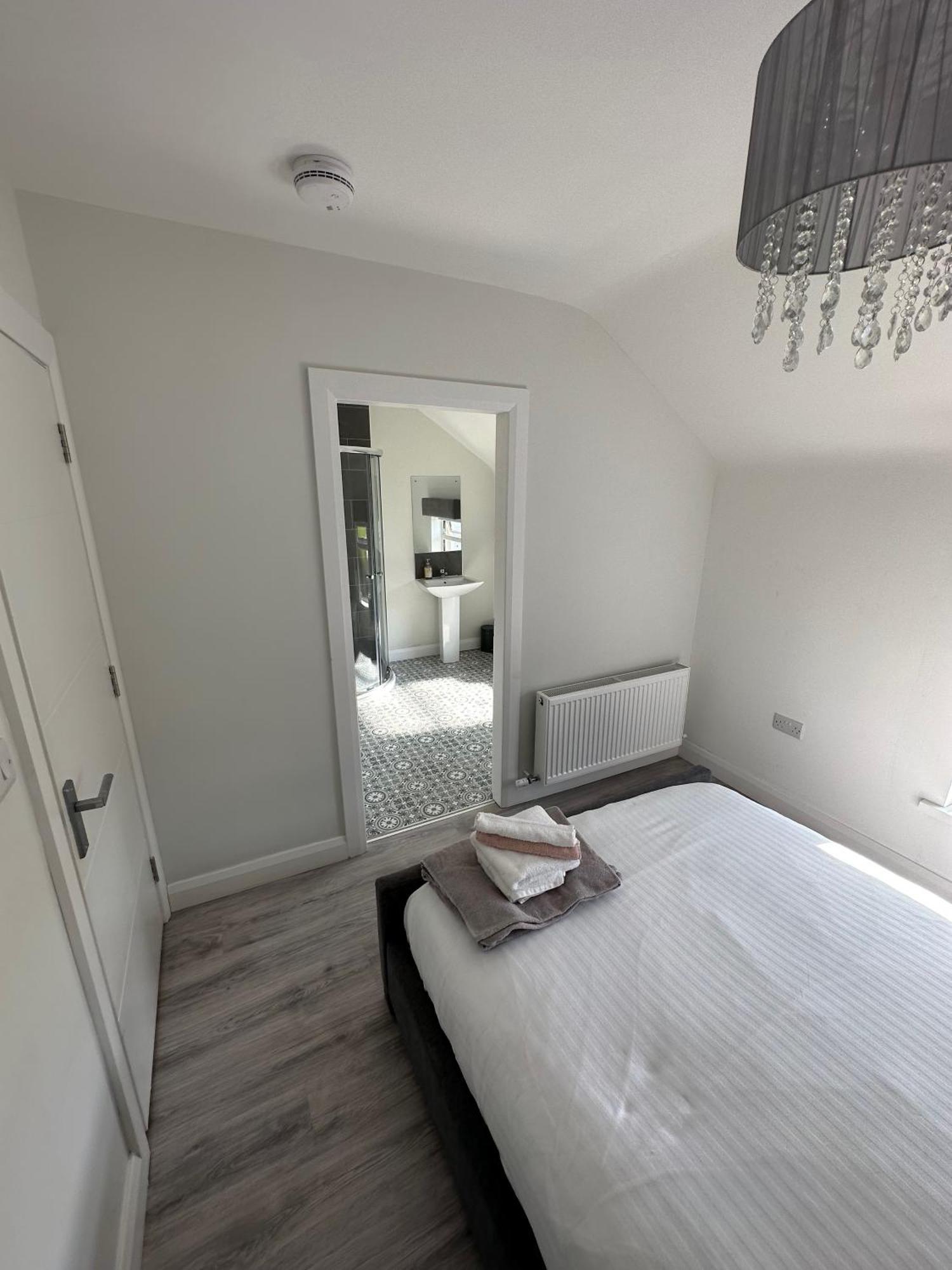 Westland Suites - Stylish, Modern, Elegant, Central Apartments A Londonderry Bagian luar foto