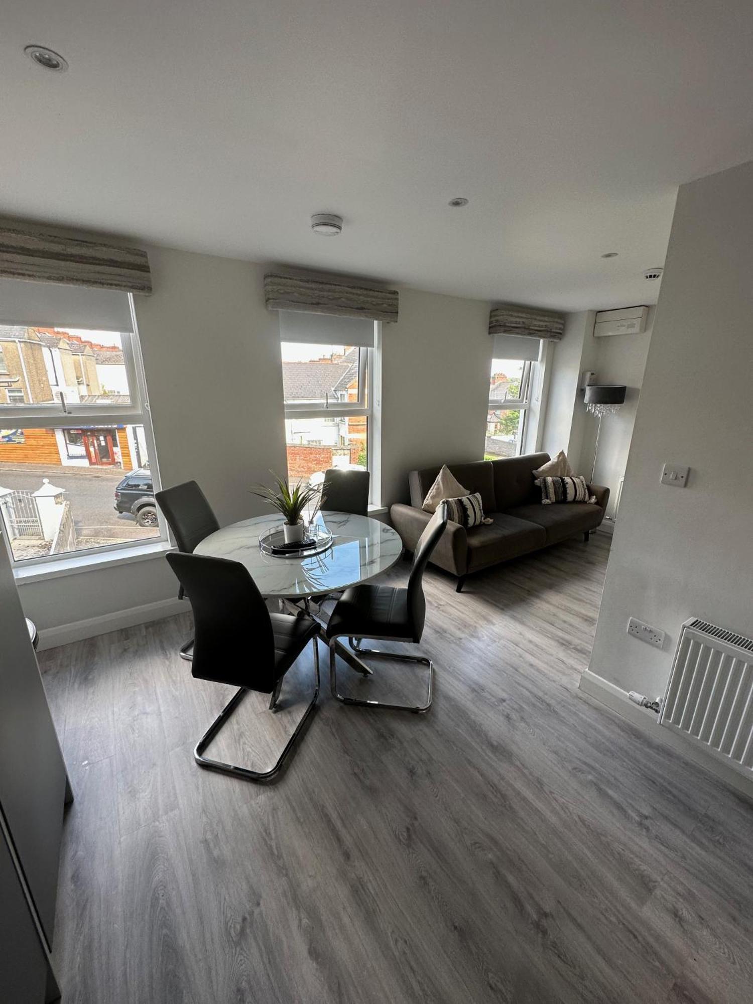 Westland Suites - Stylish, Modern, Elegant, Central Apartments A Londonderry Bagian luar foto