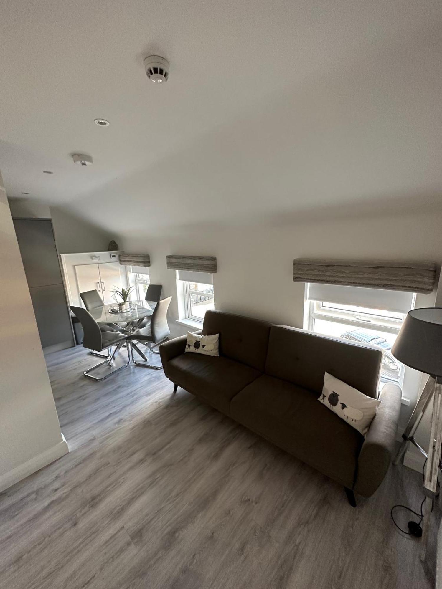 Westland Suites - Stylish, Modern, Elegant, Central Apartments A Londonderry Bagian luar foto
