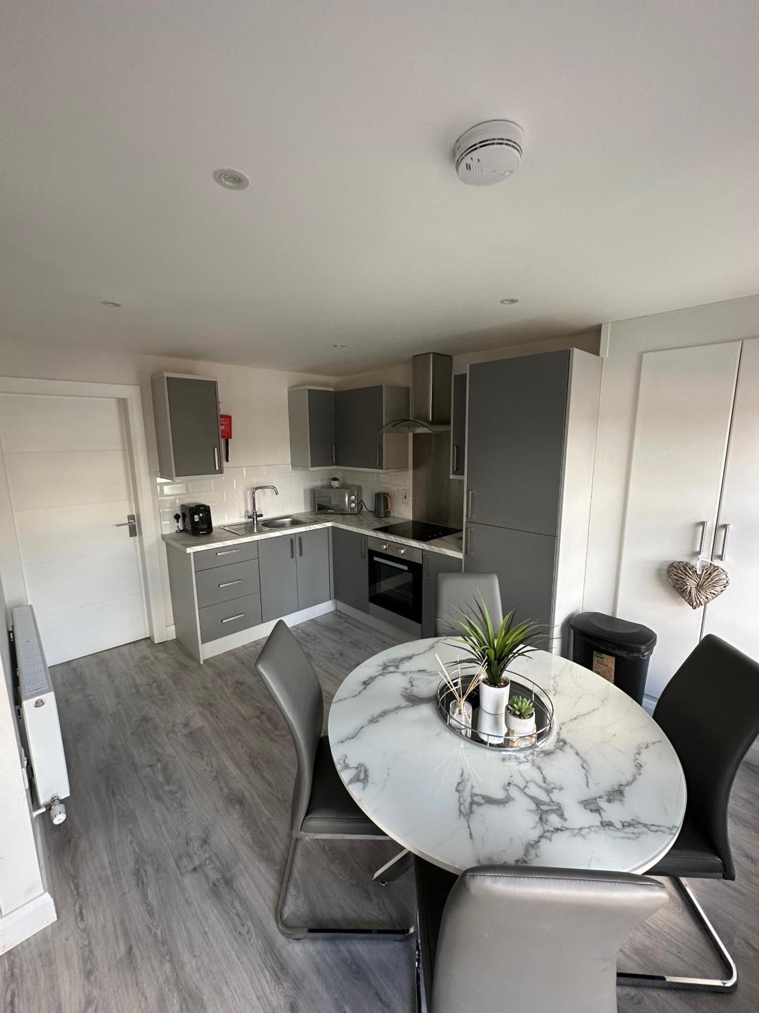 Westland Suites - Stylish, Modern, Elegant, Central Apartments A Londonderry Bagian luar foto