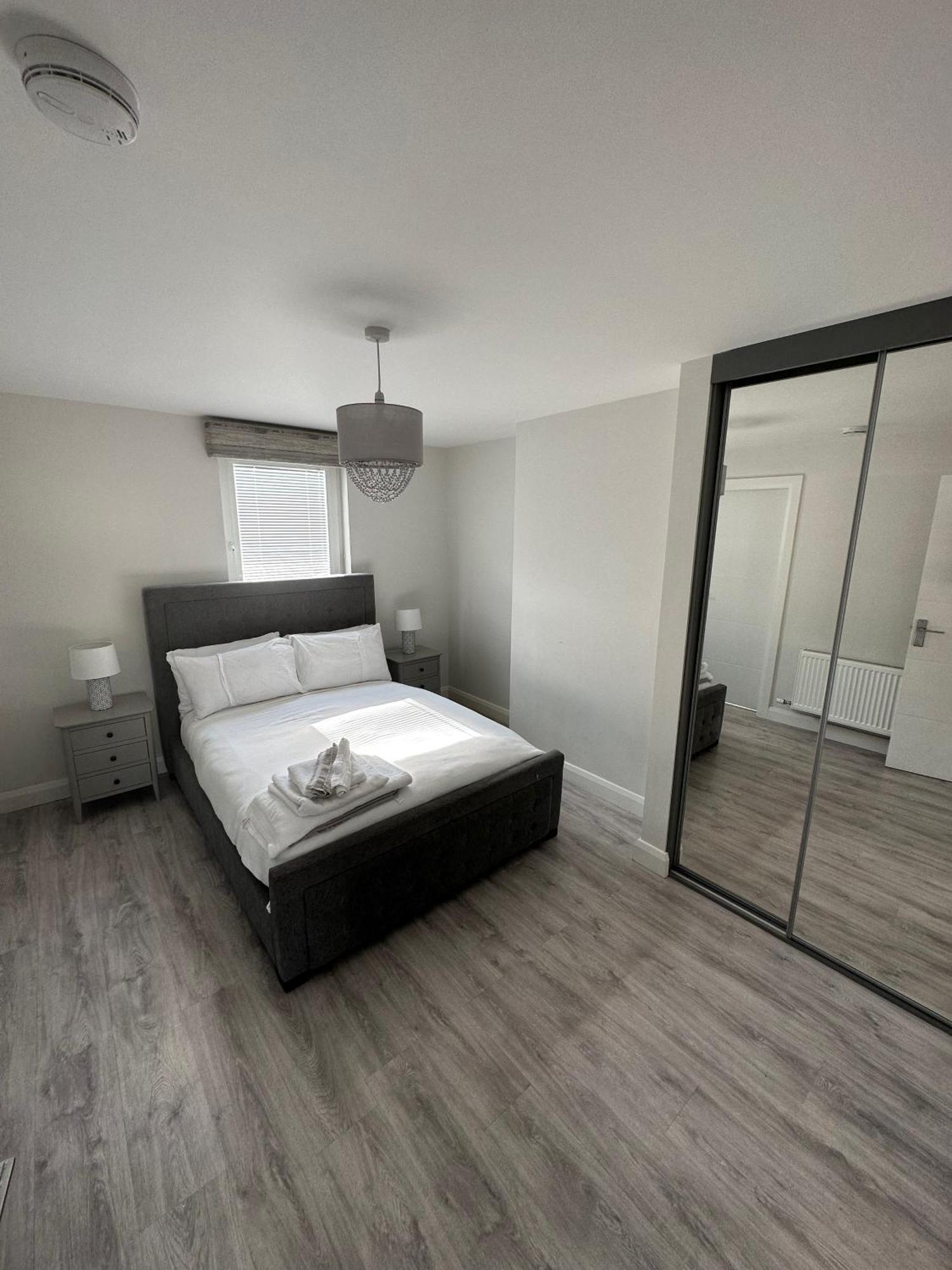 Westland Suites - Stylish, Modern, Elegant, Central Apartments A Londonderry Bagian luar foto