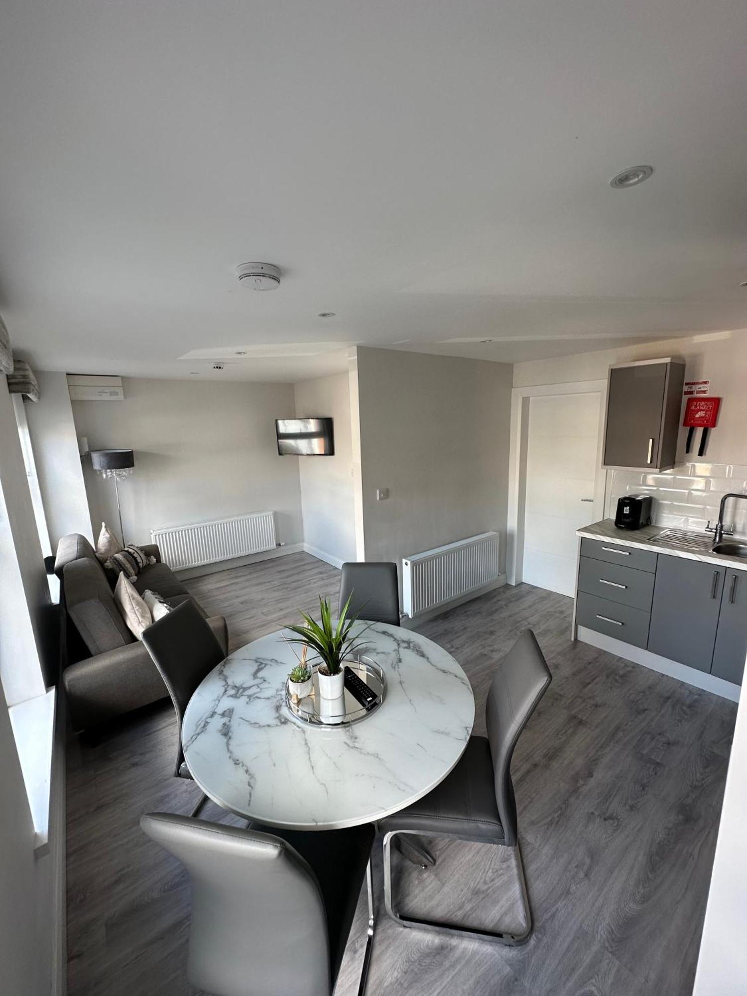 Westland Suites - Stylish, Modern, Elegant, Central Apartments A Londonderry Bagian luar foto