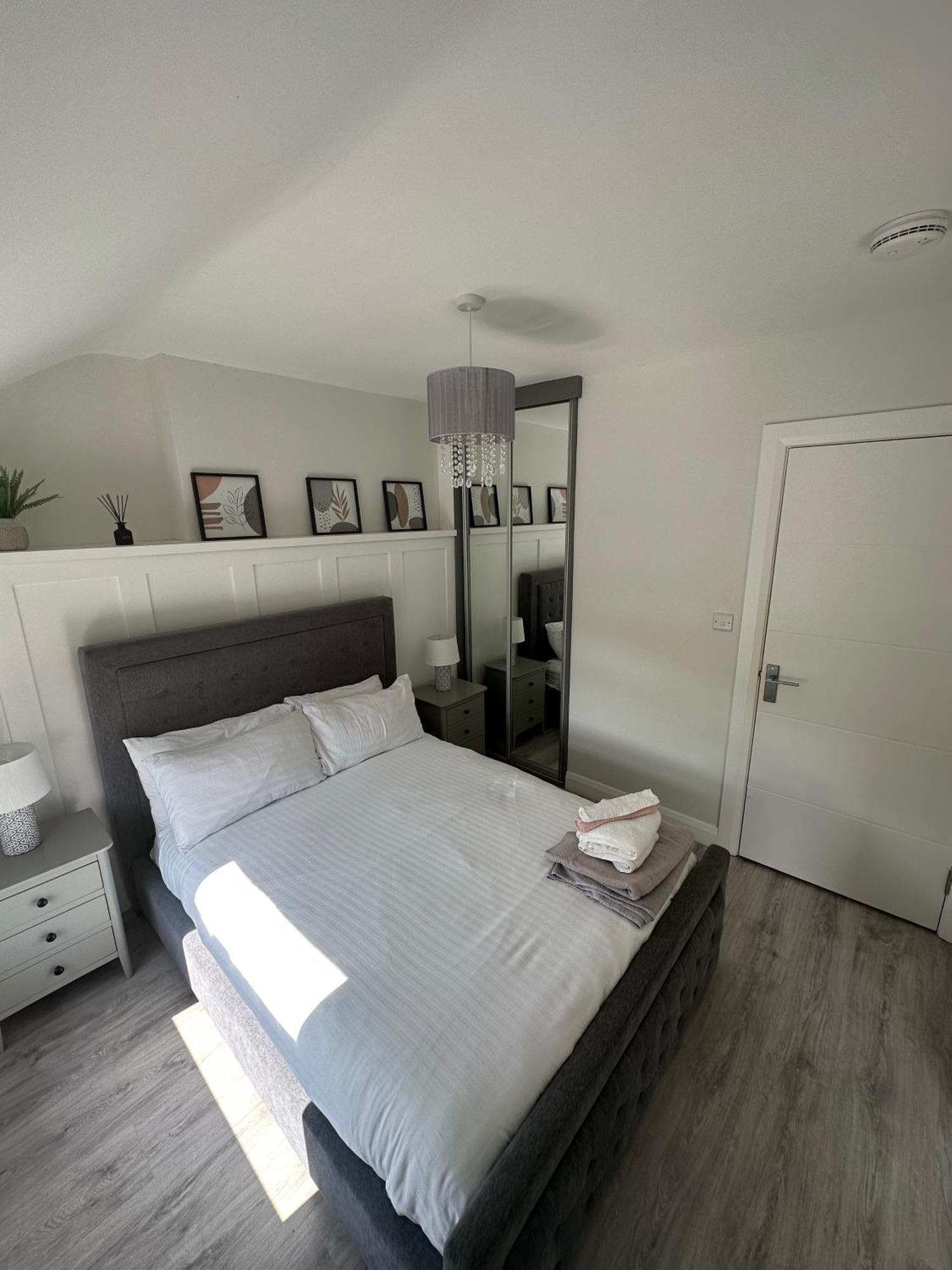 Westland Suites - Stylish, Modern, Elegant, Central Apartments A Londonderry Bagian luar foto