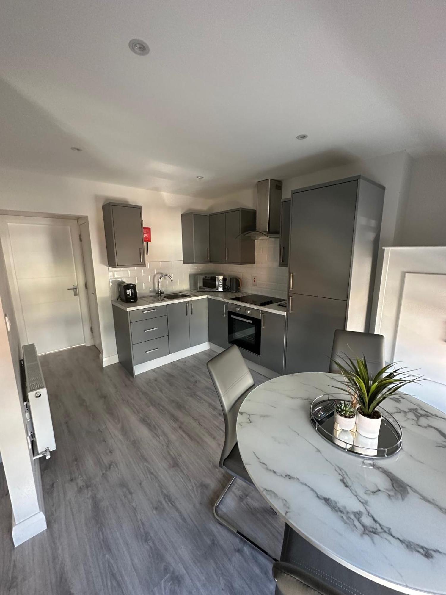 Westland Suites - Stylish, Modern, Elegant, Central Apartments A Londonderry Bagian luar foto